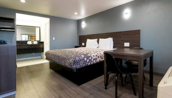 Colonial Motel