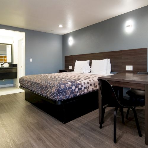 Colonial Motel