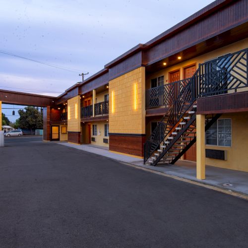 Colonial Motel