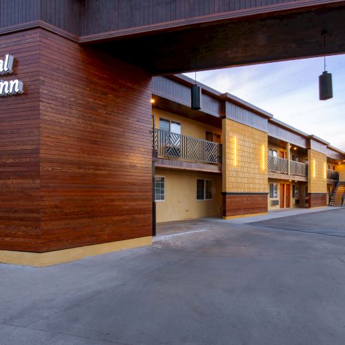 Colonial Motel